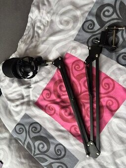 Streamovací mikrofón +stojan+kabel