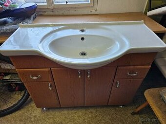 Koupelnová skříňka s umyvadlem