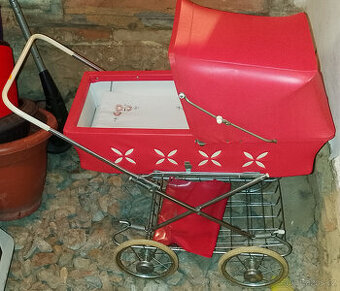 Kočárek pro panenky retro