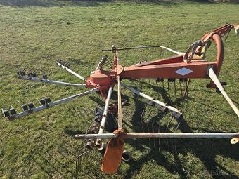 Shrnovač sena Kuhn GA 280 nesený