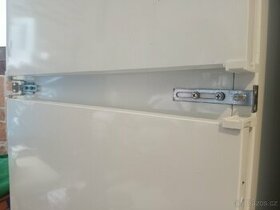 Vestavěná kombinovaná lednička