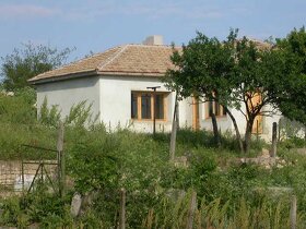 Bulharsko stavební pozemek + starý domek k rekonstrukci., - 1