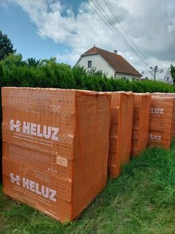 Cihly Heluz UNI 30 broušené (50 Kč/1 cihla)