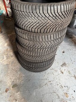 Zimní pneu 225/44 r17 Pirelli