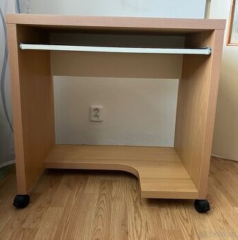 Stolek PC