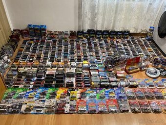 1:64 Sbírka autíček , nabídněte