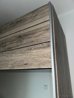 Šatní skříň 270 cm