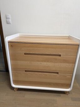 Prodám set rostoucí postýlku + komodu vč. přebalovacího pult