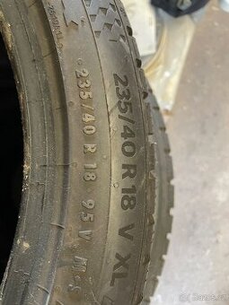 Continental 235/40 R18 zimní