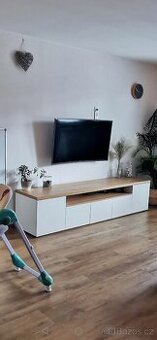 Skříňka od truhláře pod TV 220x50 cm