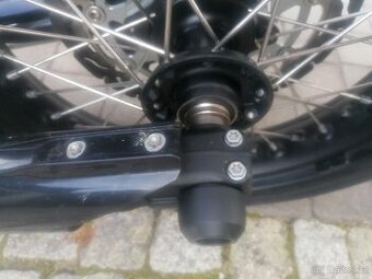 Prodám KTM 690 SM kola na