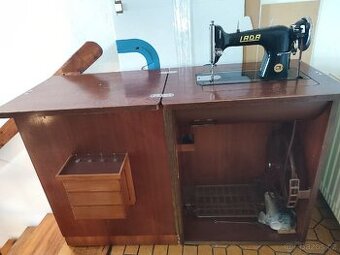 Šicí stroj Lada