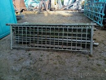 Železné trubkové zábradlí