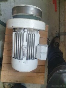 Elektromotor s pásovou řemenicí