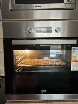 Vestavná multifunkční trouba