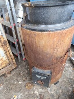 Starý kotel na zabijačku, pařák