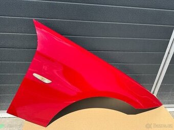 Přední blatník BMW E90, pravý, kód barvy A61