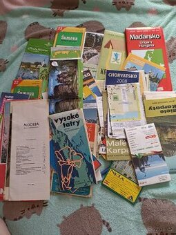 Sada mapy turistika cestování pruvodve letáky atd