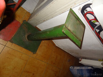 Industriální masivni STOJAN noha stul pong na brusku podstav