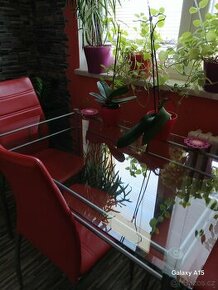 Kuchyňský stůl s židlemi