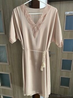 Letní béžové šaty