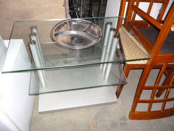 konferenční skleněný stolek