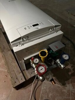 JUNKERS CERAPUR MAXX ZBR 100 - 3 A 21 Plynové topení, konden