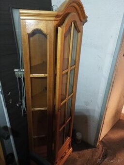 Prosklená rustikální rohová skříň - 1