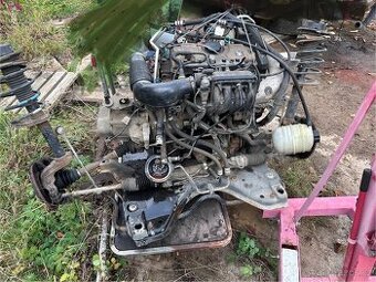 Kompletní motor peugeot 206 1.2i 44kw r.v.2000