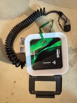 Nabíječka pro elektromobil VoltDrive Silentium – wallbox s R