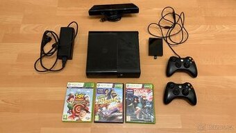 herní set Xbox 360 s Kinectem a 2 ovladači