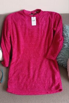 Krásné šaty či dlouhý svetr metalické vlákna