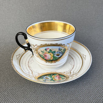 Starožitný šálek s podšálkem 19. století, Slavkov