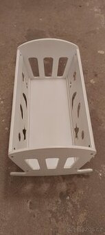 Dřevěná kolébka pro panenky Bino