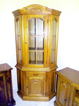 jednodveřová rustikální vitrína