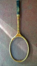 Prodám tenisovou raketu+2 na badminton
