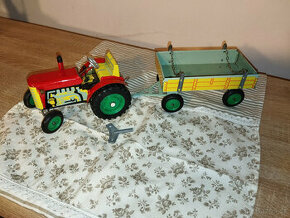 Staré hračky,plechový traktor Zetor 25 KDN a vlek,70.léta