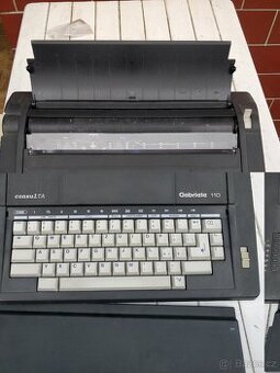 Elektrický psací stroj Triumph-Adler