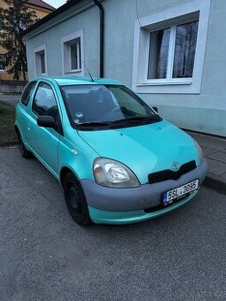 Toyota Yaris - nepojízdné na náhradní díly
