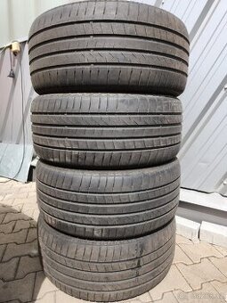 Letní pneu Bridgestone 285/35 R22 106Y