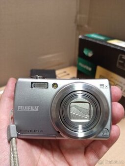 FUJIFILM. FINEPIX F100 fd