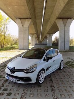 Renault Clio 4 RS Trophy 2015