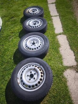 Nazutá pěkná nezničená kola r16 5x120 včetně pneu 205/65 C