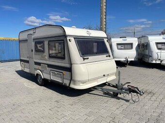 PRODÁNO Hobby Classic 420, 4 osoby, pevná postel, wc