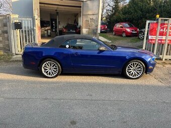 Ford Mustang Convertible 3.7