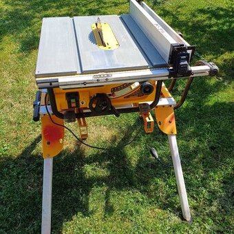 Stolní pila Dewalt DW745 - 1