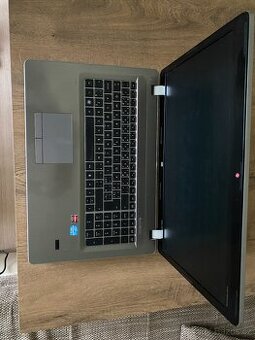 HP 4730 17"