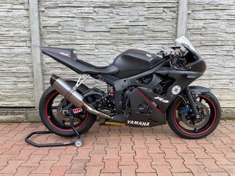 YAMAHA R6