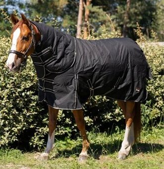 Nepromokavá deka s fleecem + krk 135cm
