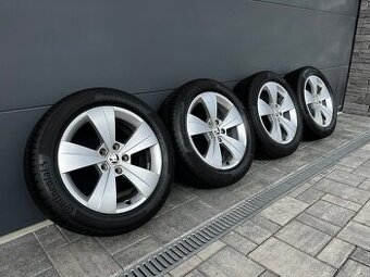 Zimní originál Škoda Superb 215/55 r17 Continental